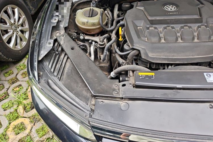 Used Volkswagen Magotan 2019 330TSI DSG Leading Model China VI Standard Engine Bay Right