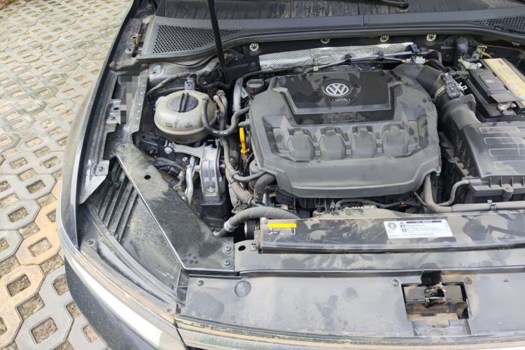 Used Volkswagen Magotan 2019 330TSI DSG Leading Model China VI Standard Engine Bay Right