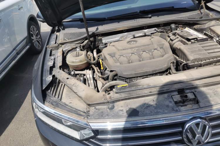 Used Volkswagen Magotan 2019 330TSI DSG Luxury Version China VI Standard Engine Bay Right