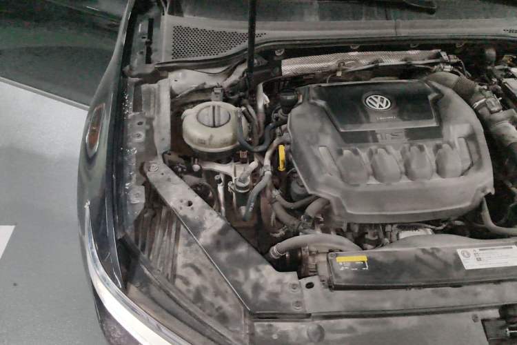 Used Volkswagen Magotan 2019 330TSI DSG Luxury Version China VI Standard Engine Bay Right
