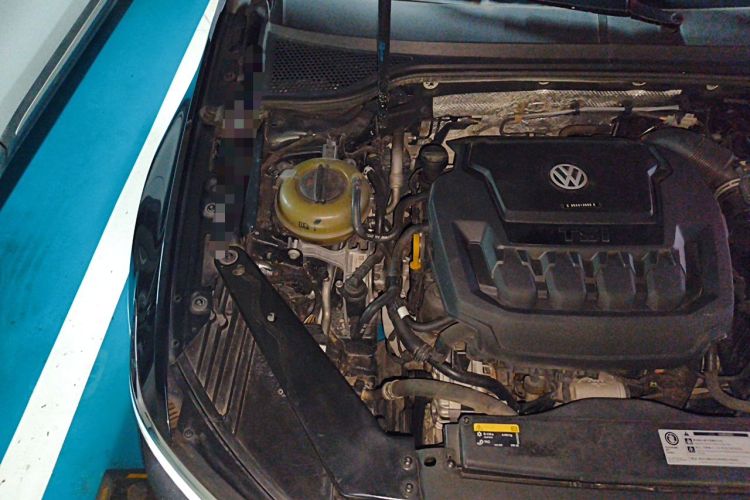 Used Volkswagen Magotan 2019 330TSI DSG Leading Model China VI Standard Engine Bay Right