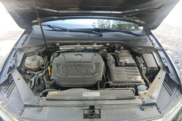 Used Volkswagen Magotan 2019 330TSI DSG Luxury Version China VI Standard Engine Bay