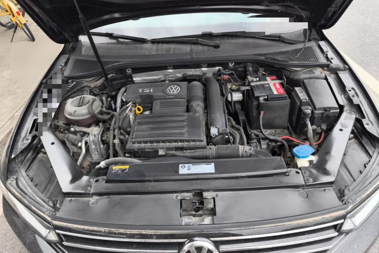Used Volkswagen Magotan 2019 280TSI DSG Comfort Model China V Standard Engine Bay