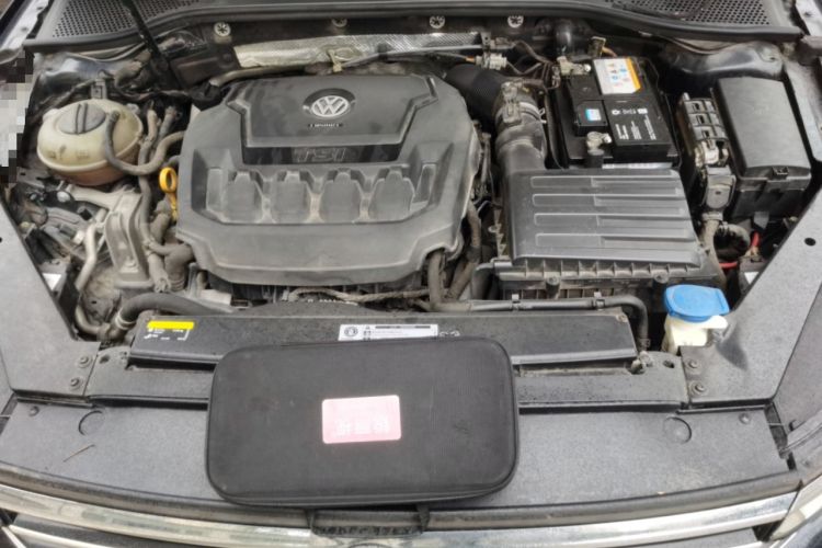 Used Volkswagen Magotan 2019 330TSI DSG Leading Edition China V Standard Engine Bay