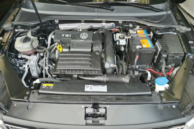 Used Volkswagen Magotan 2019 280TSI DSG Leading Model China V Standard Engine Bay
