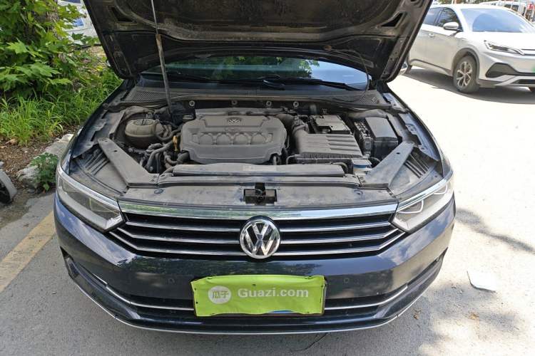 Used Volkswagen Magotan 2019 330TSI DSG Luxury Version China VI Standard Engine Bay