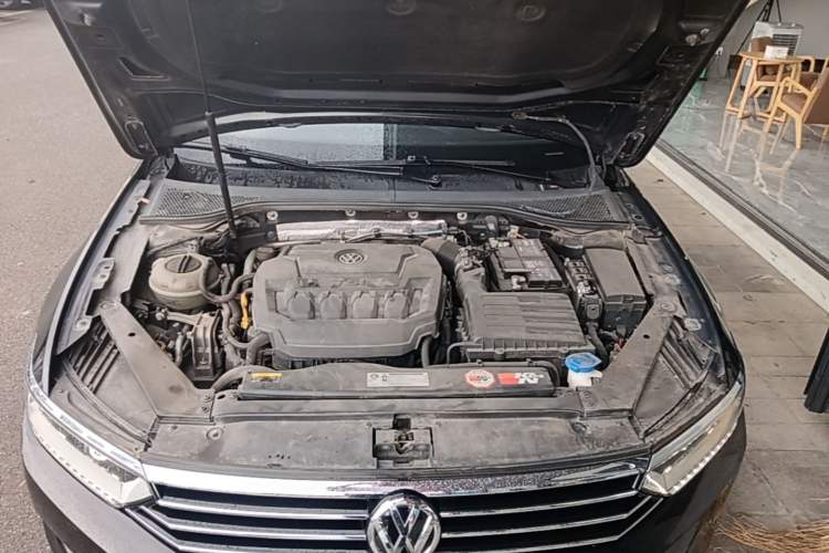 Used Volkswagen Magotan 2019 330TSI DSG Luxury Model China V Standard Engine Bay
