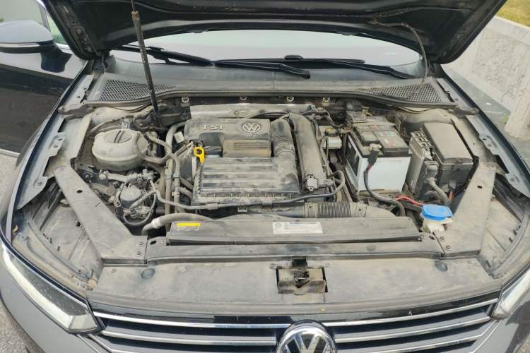 Used Volkswagen Magotan 2019 280TSI DSG Comfort Model China VI Standard Engine Bay