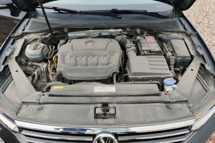 Used Volkswagen Magotan 2019 330TSI DSG Luxury Model China V Standard Engine Bay