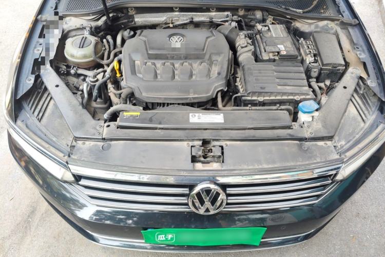 Used Volkswagen Magotan 2019 330TSI DSG Leading Model China VI Standard Engine Bay