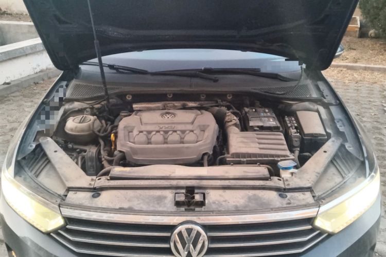 Used Volkswagen Magotan 2019 330TSI DSG Leading Edition China V Standard Engine Bay