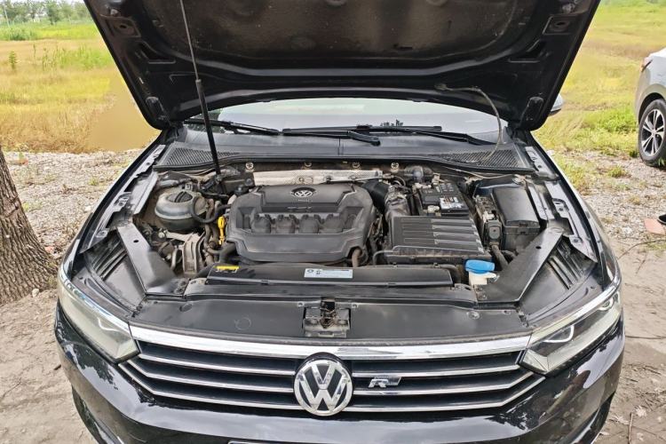 Used Volkswagen Magotan 2019 330TSI DSG Luxury Model China V Standard Engine Bay