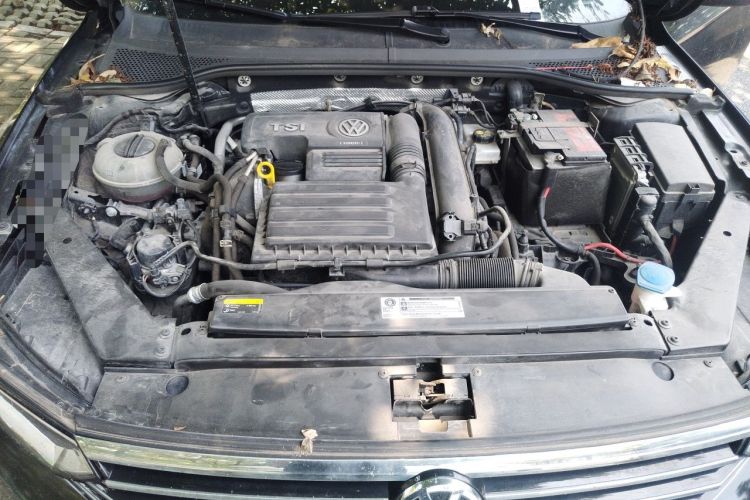 Used Volkswagen Magotan 2019 280TSI DSG Comfort Model China VI Standard Engine Bay