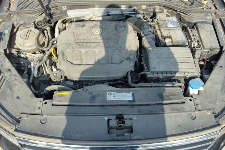 Used Volkswagen Magotan 2019 330TSI DSG Luxury Version China VI Standard Engine Bay