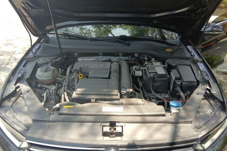 Used Volkswagen Magotan 2019 280TSI DSG Leading Model China V Standard Engine Bay