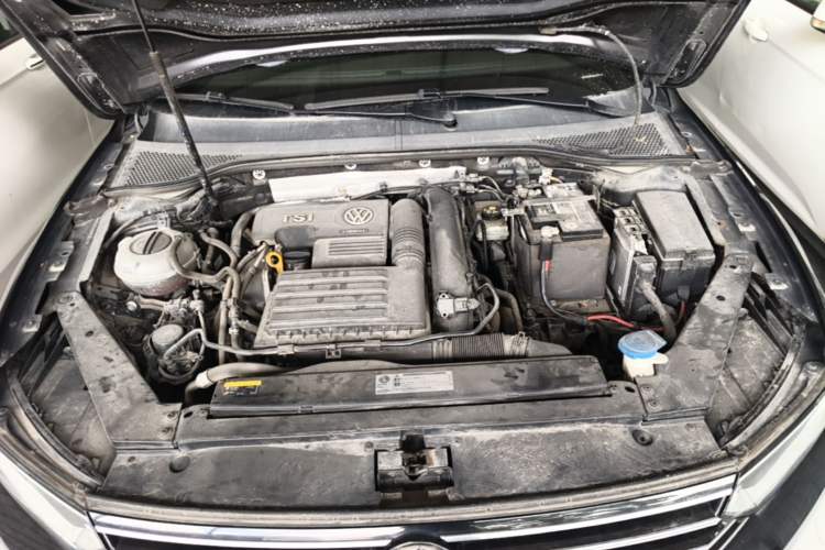 Used Volkswagen Magotan 2019 280TSI DSG Comfort Model China VI Standard Engine Bay