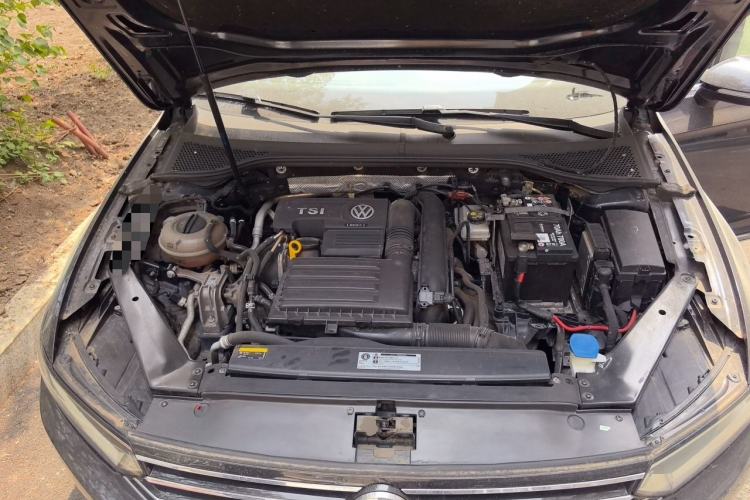 Used Volkswagen Magotan 2019 280TSI DSG Comfort Model China V Standard Engine Bay