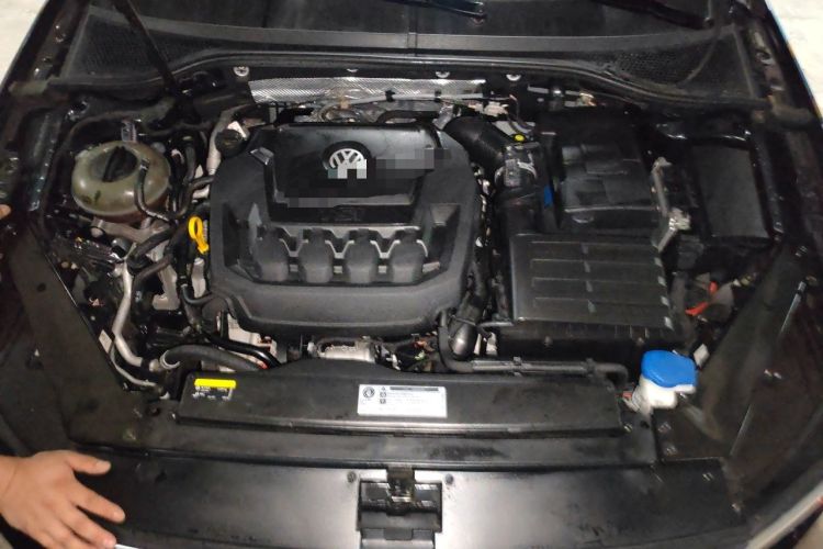 Used Volkswagen Magotan 2019 330TSI DSG Luxury Version China VI Standard Engine Bay