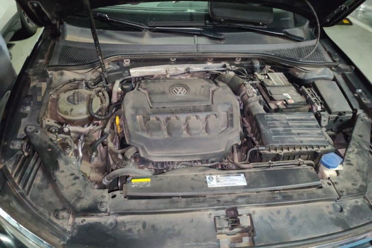 Used Volkswagen Magotan 2019 330TSI DSG Luxury Version China VI Standard Engine Bay