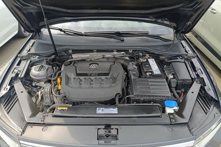 Used Volkswagen Magotan 2019 330TSI DSG Luxury Model China V Standard Engine Bay