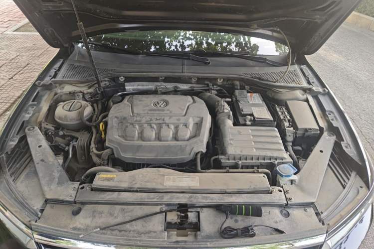 Used Volkswagen Magotan 2019 330TSI DSG Luxury Version China VI Standard Engine Bay