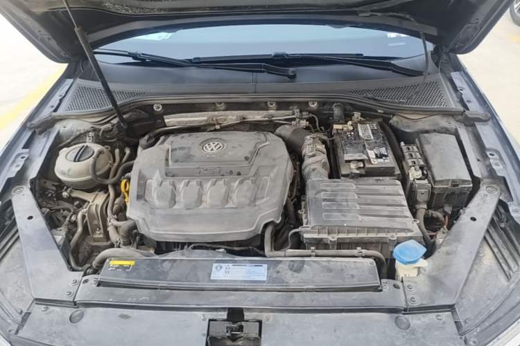 Used Volkswagen Magotan 2019 330TSI DSG Leading Edition China V Standard Engine Bay