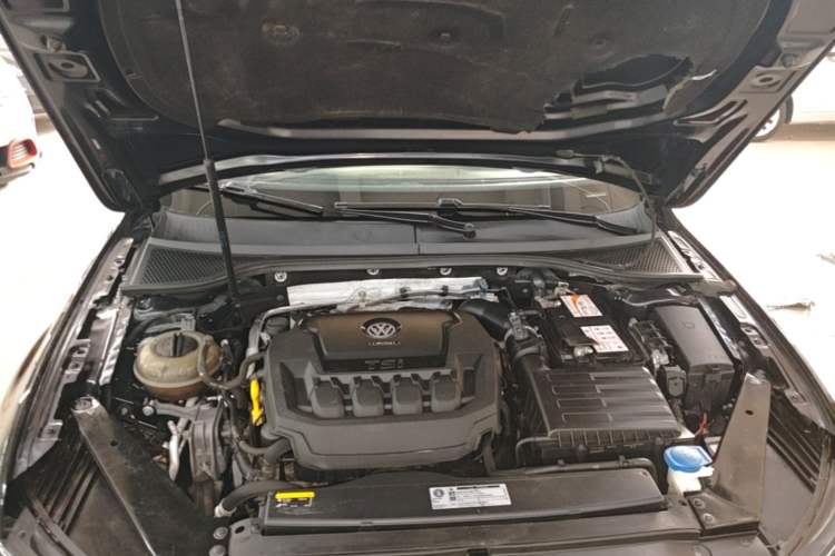 Used Volkswagen Magotan 2019 330TSI DSG Leading Edition China V Standard Engine Bay