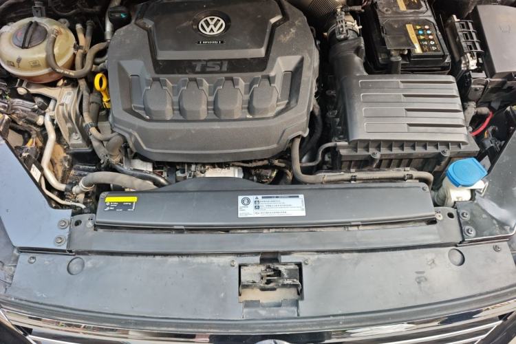 Used Volkswagen Magotan 2019 330TSI DSG Luxury Model China V Standard Engine Bay