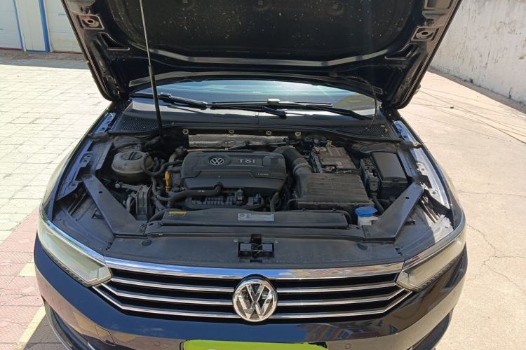 Used Volkswagen Magotan 2019 380TSI DSG Luxury Model China V Standard Engine Bay