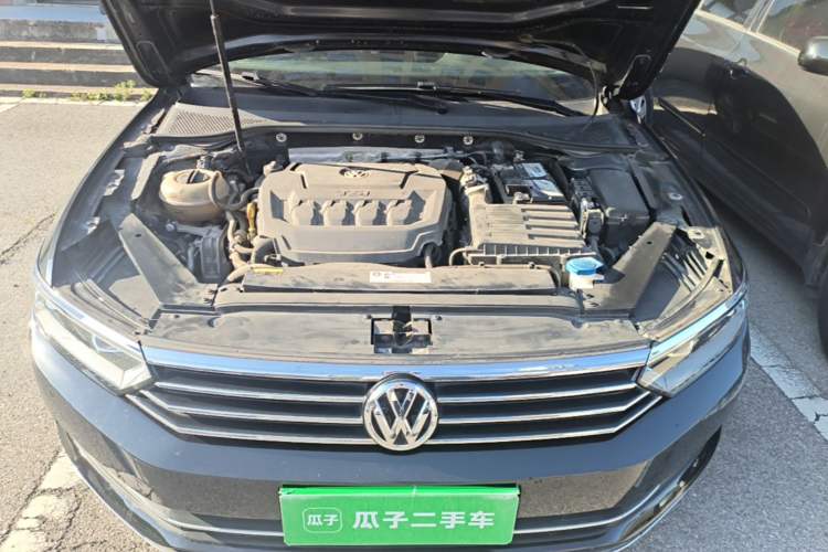 Used Volkswagen Magotan 2019 330TSI DSG Leading Edition China V Standard Engine Bay