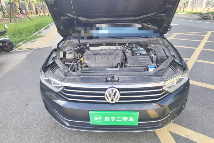 Used Volkswagen Magotan 2019 330TSI DSG Luxury Version China VI Standard Engine Bay