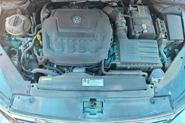 Used Volkswagen Magotan 2019 330TSI DSG Luxury Version China VI Standard Engine Bay