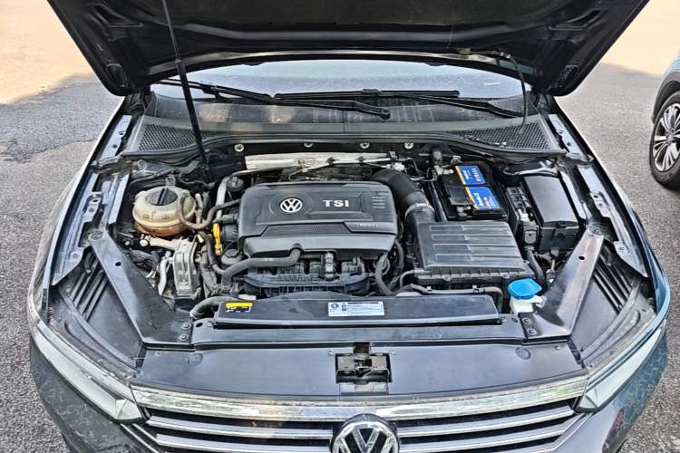 Used Volkswagen Magotan 2019 380TSI DSG Luxury Model China V Standard Engine Bay