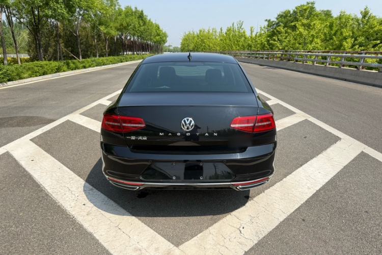 Used Volkswagen Magotan 2019 330TSI DSG Luxury Version China VI Standard Exterior 1