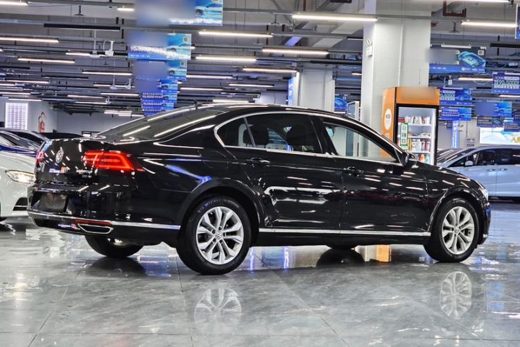 Used Volkswagen Magotan 2019 330TSI DSG Luxury Model China V Standard Exterior 3