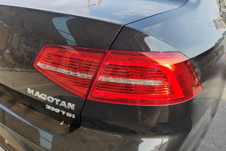 Used Volkswagen Magotan 2019 330TSI DSG Leading Edition China V Standard Exterior 3