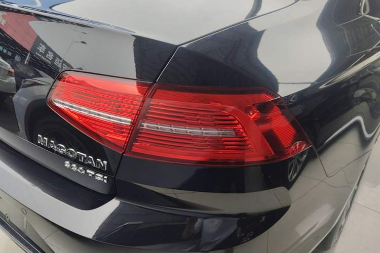 Used Volkswagen Magotan 2019 330TSI DSG Leading Model China VI Standard Exterior 3