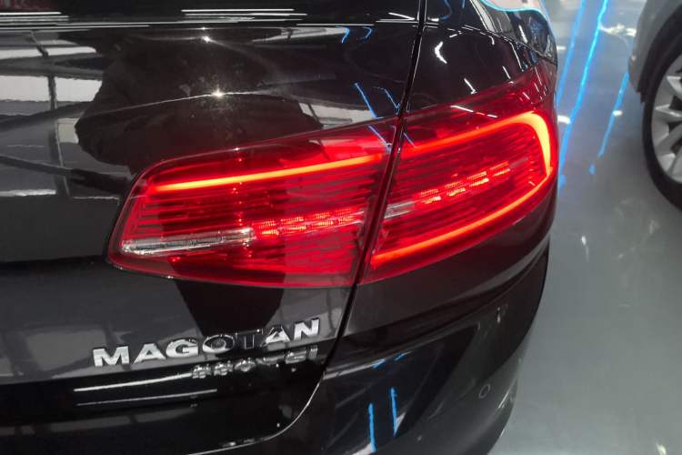 Used Volkswagen Magotan 2019 330TSI DSG Luxury Version China VI Standard Exterior 3