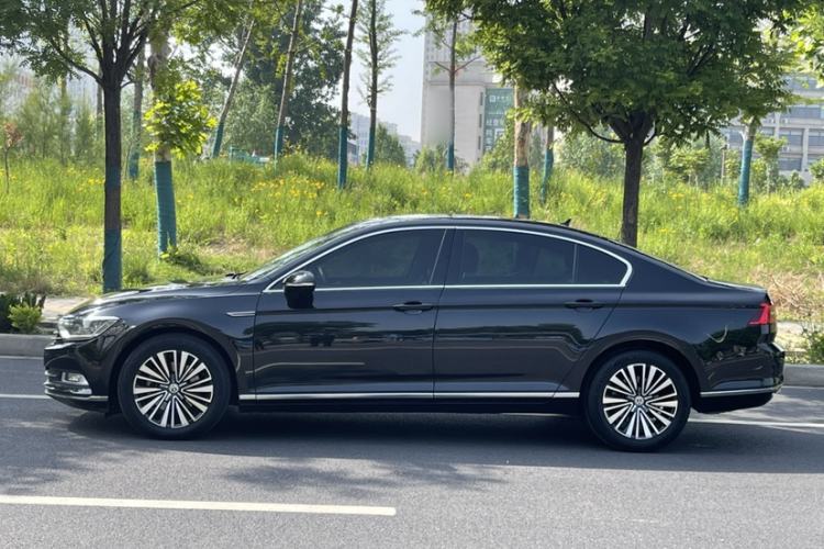 Used Volkswagen Magotan 2019 330TSI DSG Luxury Model China V Standard Exterior 3