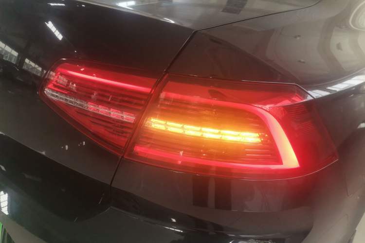Used Volkswagen Magotan 2019 330TSI DSG Luxury Version China VI Standard Exterior 3