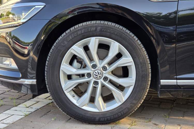 Used Volkswagen Magotan 2019 330TSI DSG Luxury Model China V Standard Exterior 4