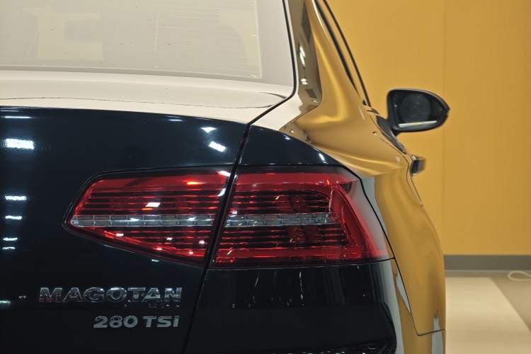 Used Volkswagen Magotan 2019 280TSI DSG Comfort Model China VI Standard Exterior 4