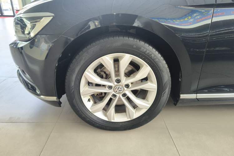 Used Volkswagen Magotan 2019 330TSI DSG Luxury Version China VI Standard Exterior 4