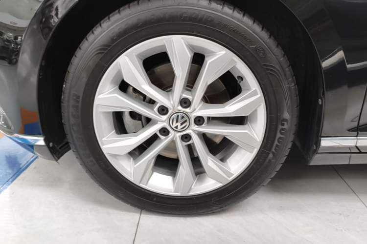 Used Volkswagen Magotan 2019 330TSI DSG Luxury Model China V Standard Exterior 4