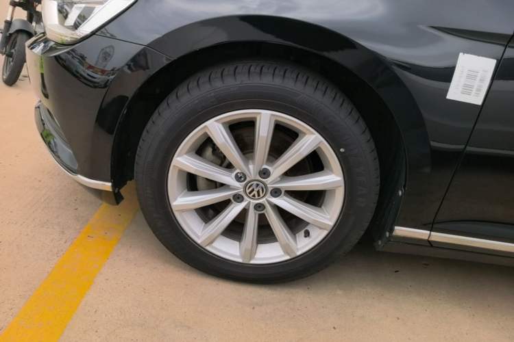 Used Volkswagen Magotan 2019 330TSI DSG Leading Model China VI Standard Exterior 4