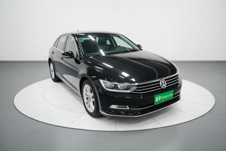 Used Volkswagen Magotan 2019 330TSI DSG Leading Edition China V Standard Front Right 45 Deg
