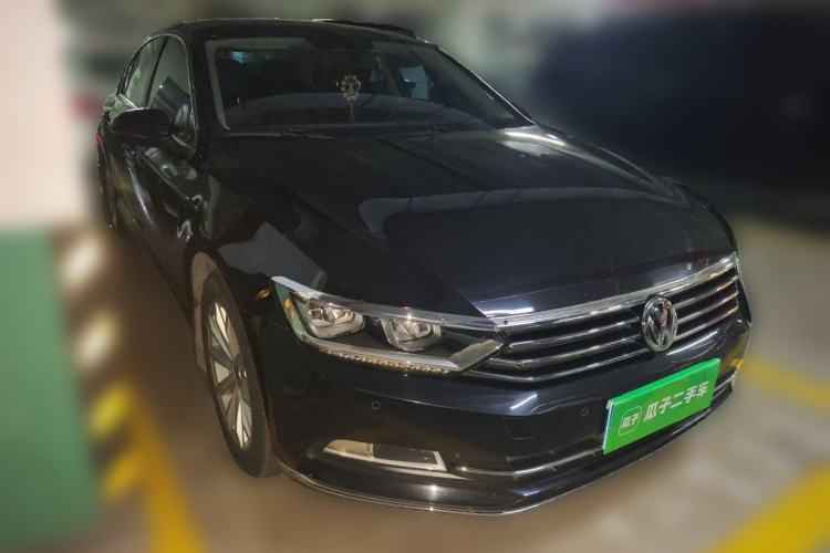 Used Volkswagen Magotan 2019 330TSI DSG Leading Model China VI Standard Front Right 45 Deg