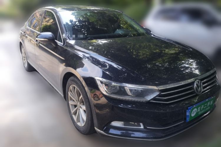 Used Volkswagen Magotan 2019 330TSI DSG Leading Model China VI Standard Front Right 45 Deg