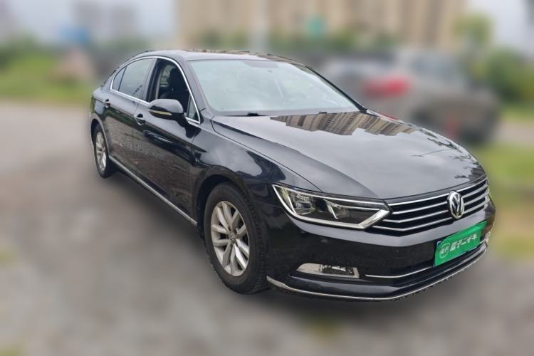 Used Volkswagen Magotan 2019 280TSI DSG Comfort Model China VI Standard Front Right 45 Deg