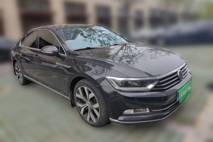 Used Volkswagen Magotan 2019 330TSI DSG Luxury Version China VI Standard Front Right 45 Deg